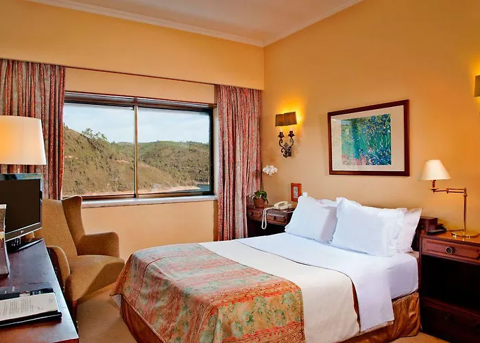 Отель Azul Eco Феррейра-ду-Зезери