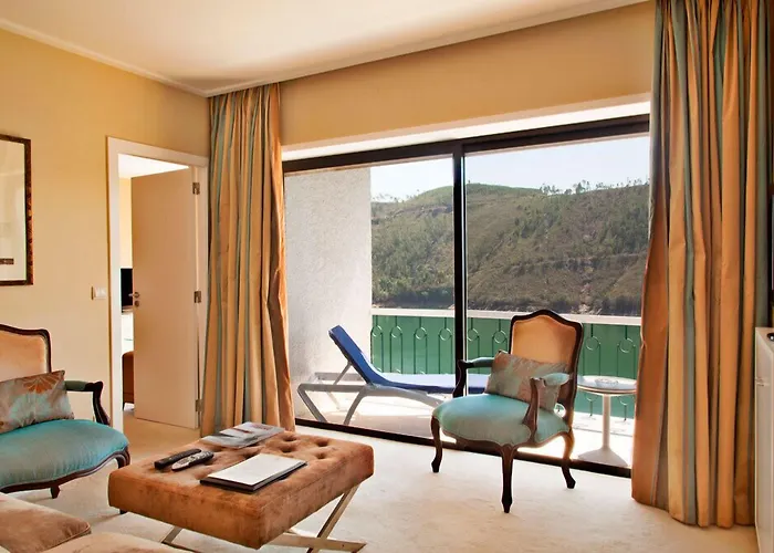 Отель Azul Eco Феррейра-ду-Зезери